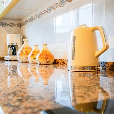 Casa Logan, 2 Bedroom With Terrace & Pool Albufeira