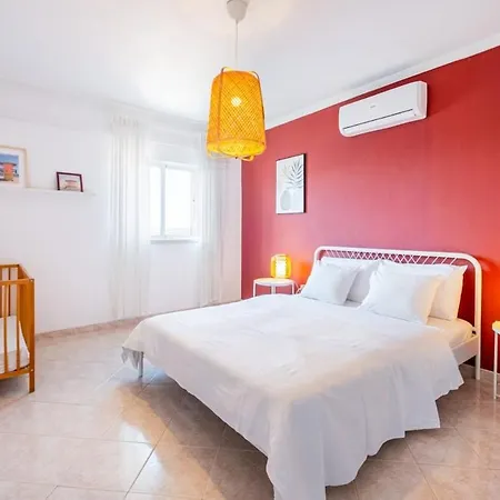 Casa Logan, 2 Bedroom With Terrace & Pool * Albufeira